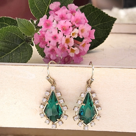 Kendra Scott Juniper Earrings in Clear Emerald and Gold - Picture 2 of 8
